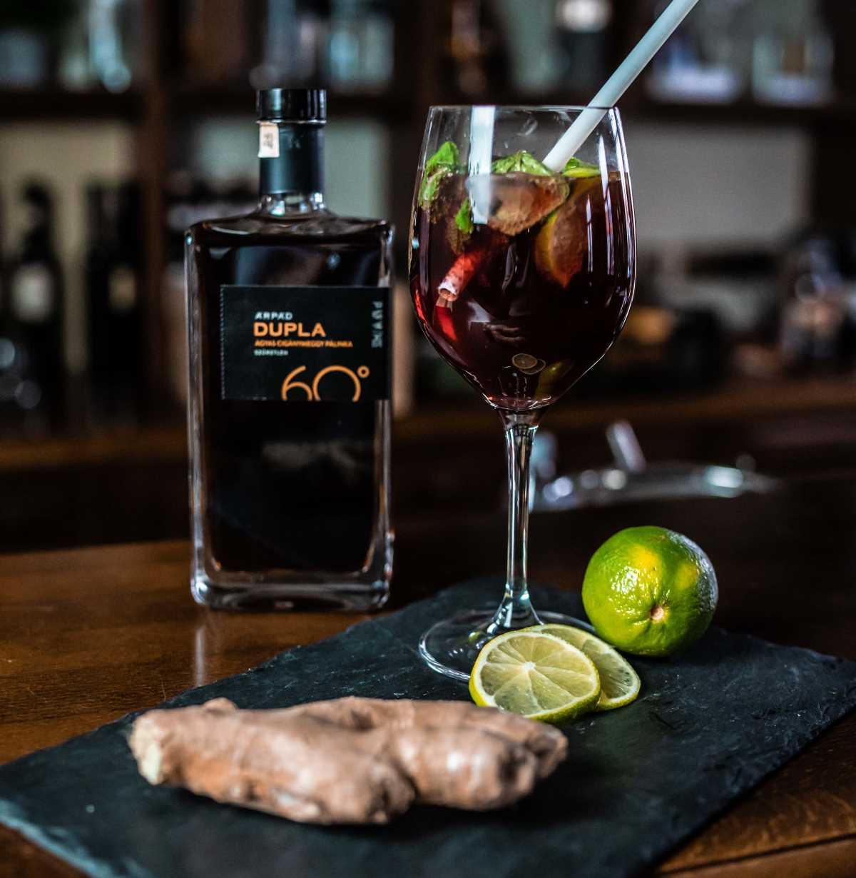 Meggyes Ribizli Spritz koktél