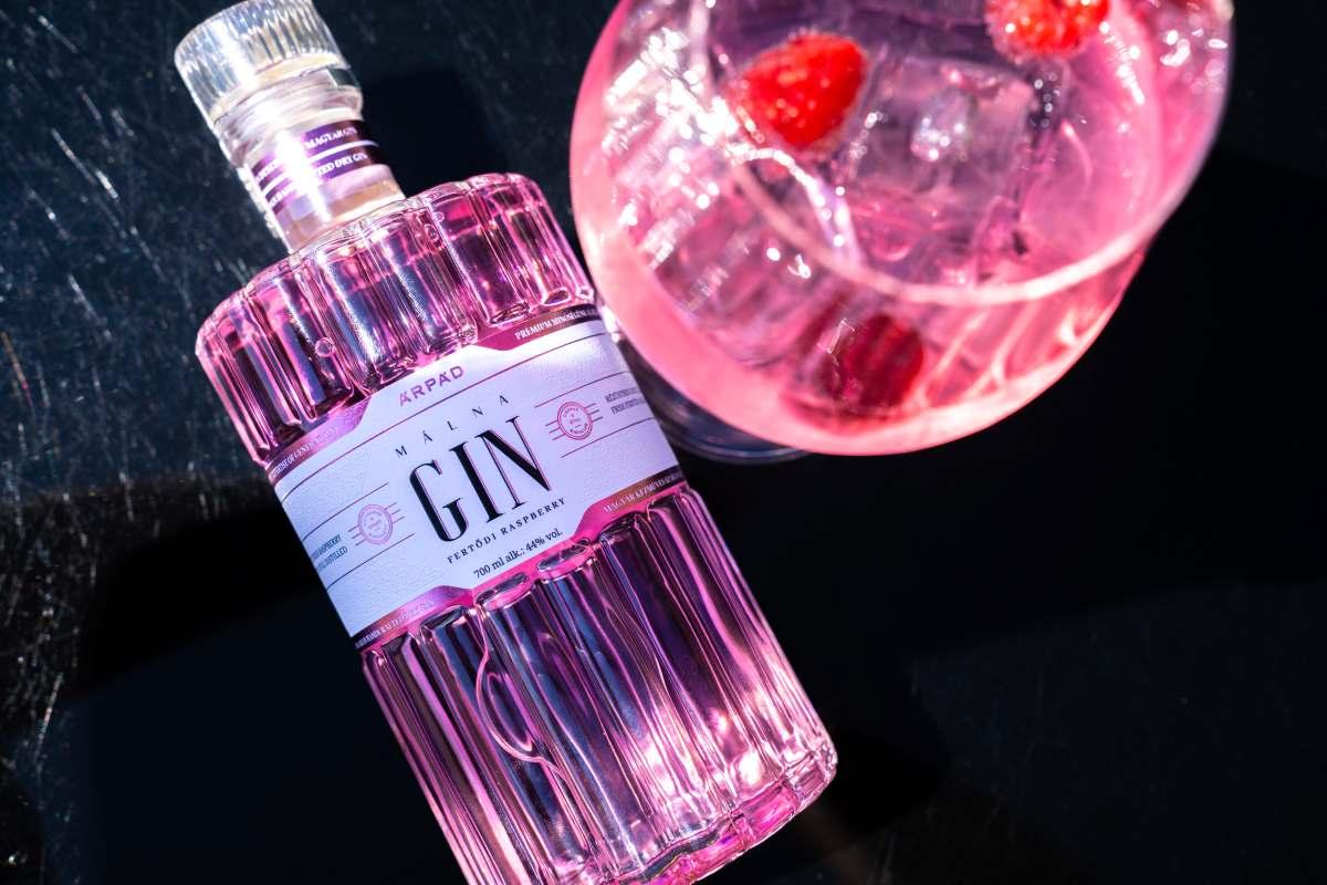 Az Árpád Pink Málna Gin aroma nélkül készül